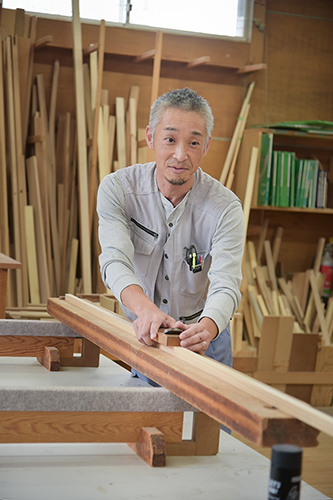 今日も良い建具を作るぞ