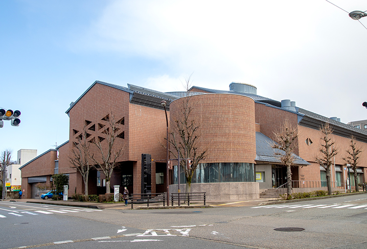 金沢市泉野図書館